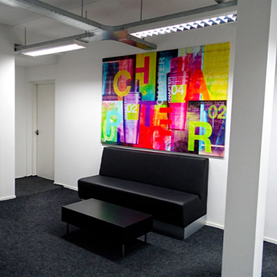 Creatieve beeldbewerking voor zakelijke toepassingen, waarin kunst en branding samenkomen.