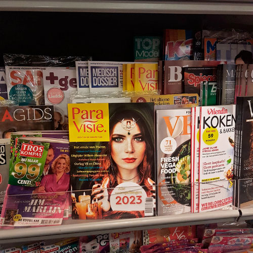 Cover Paravisie Magazine met magische illustraties en spirituele beeldkracht
