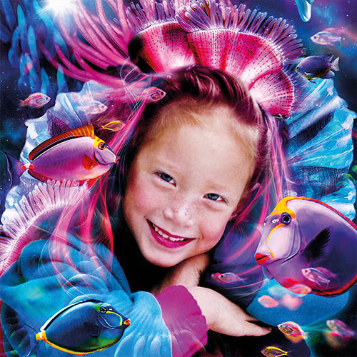 Magisch kunstportret dat de connectie met het innerlijk kind weerspiegelt, vol liefde, kleur en emotie.