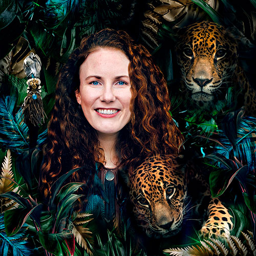 Intuïtief kunstportret dat de innerlijke essentie en kracht van de persoon weerspiegelt.